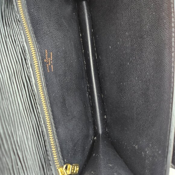 Louis Vuitton  Epi Pochette Dragonne Clutch - Picture 11 of 17